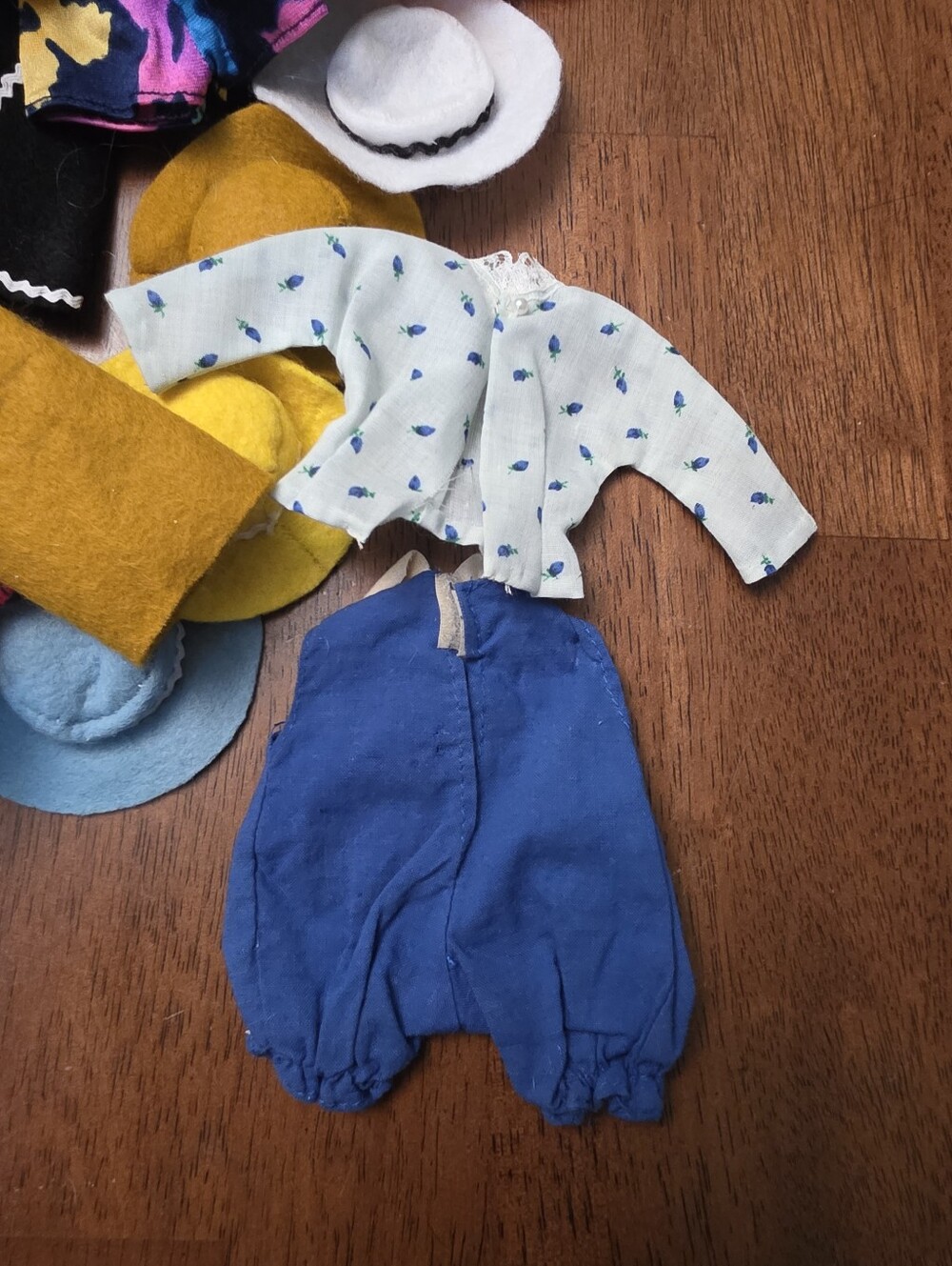 Vintage Doll Clothes Set in Yellow, Blue, Red, Green - Picture 12 of 14